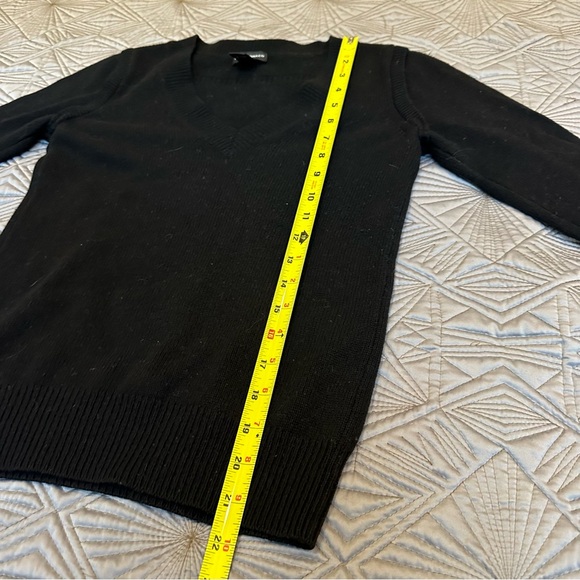 Club Monaco wool and silk blend v-neck sweater, Small - Picture 5 of 6